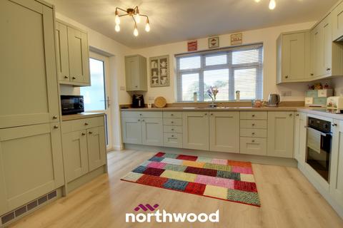 Fairfields Trundle Lane, Fishlake, Doncaster, DN7 5LN