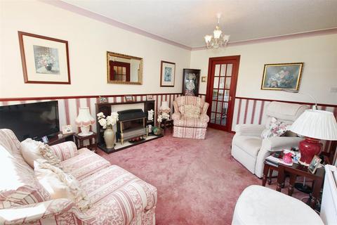 2 bedroom ground floor flat for sale, Moffat Court, Blackwood, Lanark