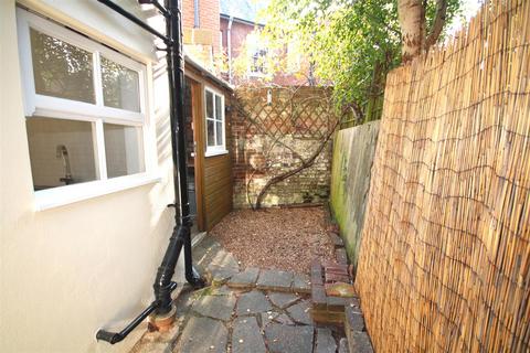 2 bedroom house to rent, Duck Lane, Canterbury