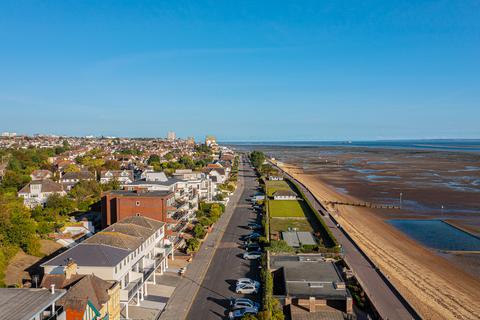 3 bedroom apartment for sale, Westcliff-on-sea SS0