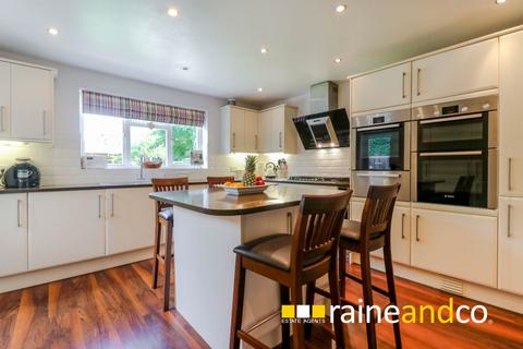 9 Lovering Road, Cheshunt, Waltham Cross, EN7 6WU