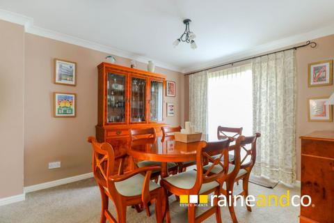 9 Lovering Road, Cheshunt, Waltham Cross, EN7 6WU