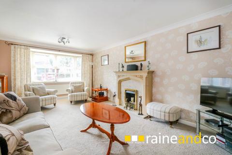 9 Lovering Road, Cheshunt, Waltham Cross, EN7 6WU