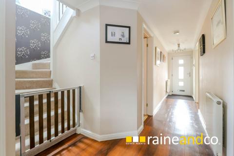 9 Lovering Road, Cheshunt, Waltham Cross, EN7 6WU