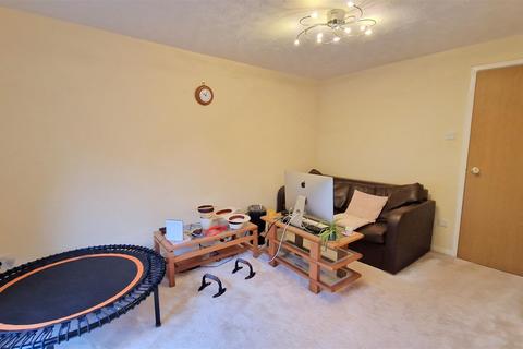 2 bedroom flat to rent, Lady Park Court, Leeds