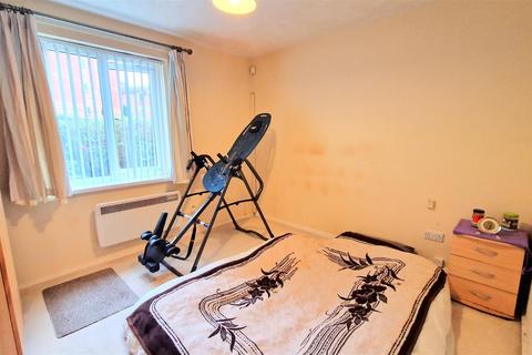 2 bedroom flat to rent, Lady Park Court, Leeds