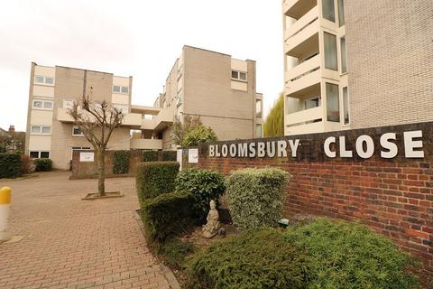 3 bedroom flat to rent, Bloomsbury Close, Ealing, London, W5