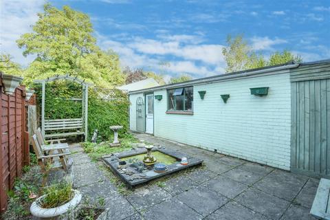 9 Whiterow Park, Trowbridge, BA14 0EG