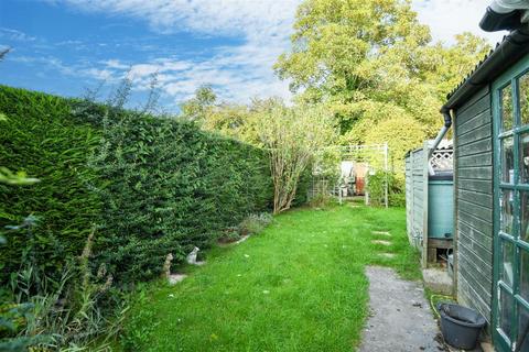 9 Whiterow Park, Trowbridge, BA14 0EG