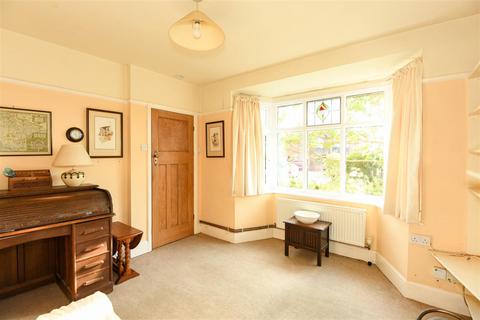 9 Whiterow Park, Trowbridge, BA14 0EG