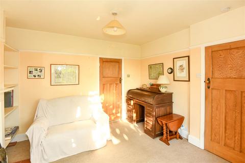 9 Whiterow Park, Trowbridge, BA14 0EG