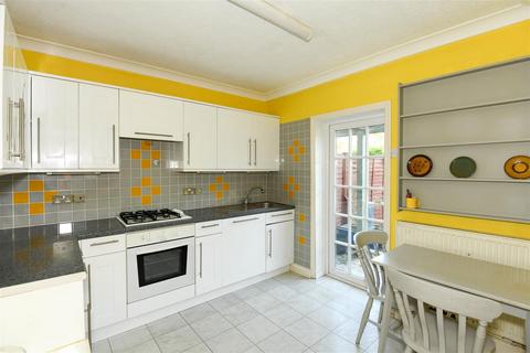 9 Whiterow Park, Trowbridge, BA14 0EG