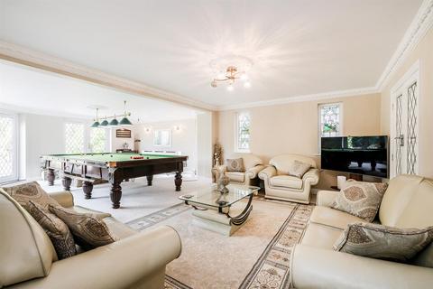 4 bedroom detached house for sale, The Ridgeway, North Chingford