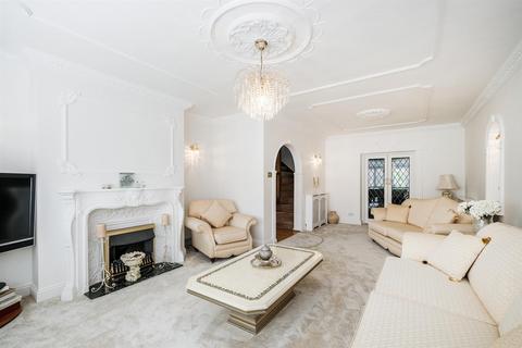 108 The Ridgeway, London, E4 6PU