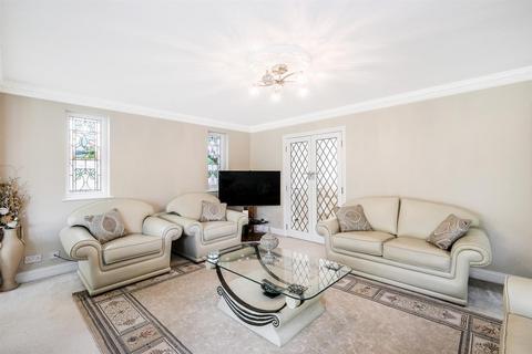 108 The Ridgeway, London, E4 6PU