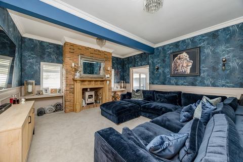 1 Castle Close, Bramber, Steyning, BN44 3GW