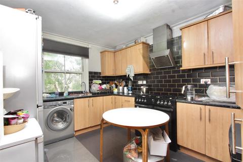 3 bedroom flat for sale, Forburg Road, London N16