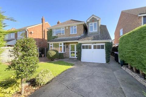 4 bedroom detached house for sale, Louth Road, Holton-Le-Clay, Grimsby