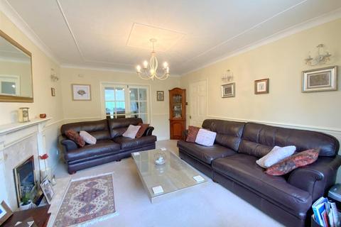 4 bedroom detached house for sale, Louth Road, Holton-Le-Clay, Grimsby