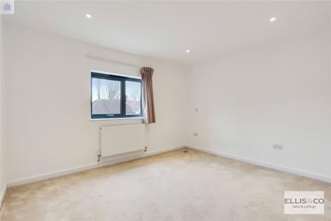 2 bedroom apartment to rent, Roxeth Green Avenue, Harrow, HA2