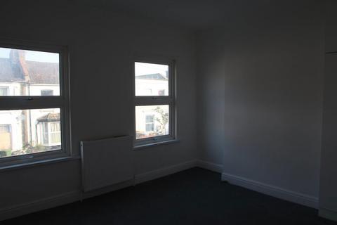 4 bedroom house to rent, Albert Square, Newham