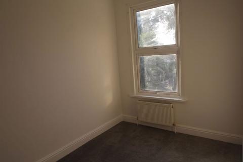 4 bedroom house to rent, Albert Square, Newham