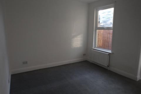 4 bedroom house to rent, Albert Square, Newham