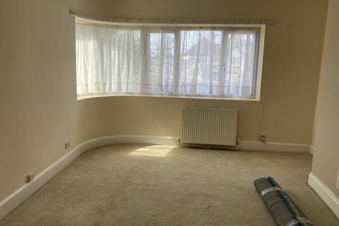 2 bedroom flat to rent, Petersfield Court, Stratford Road, Hall Green B28