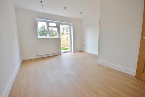 2 bedroom terraced house to rent, Thornhill Place, Luton