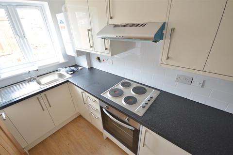 2 bedroom terraced house to rent, Thornhill Place, Luton