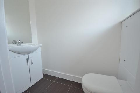 2 bedroom terraced house to rent, Thornhill Place, Luton