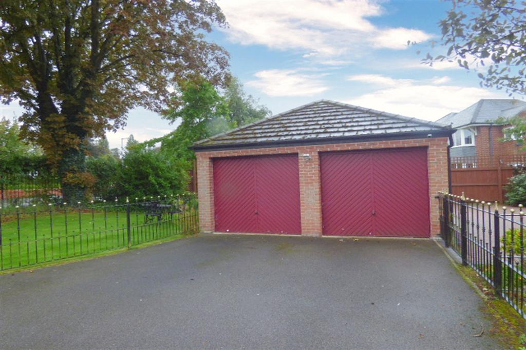 Detached Garage