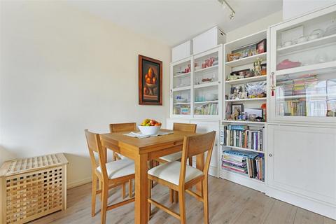 2 bedroom flat for sale, Park Road, London N8