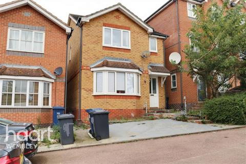 3 bedroom detached house to rent, Lampeter Close, NW9