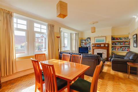8 Bishops Road, Whitchurch, Cardiff, CF14 1LZ