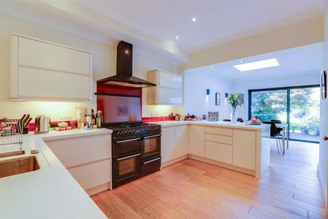 8 Bishops Road, Whitchurch, Cardiff, CF14 1LZ