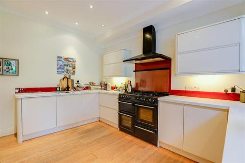 8 Bishops Road, Whitchurch, Cardiff, CF14 1LZ
