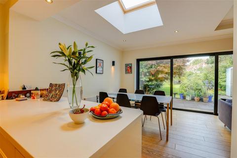 8 Bishops Road, Whitchurch, Cardiff, CF14 1LZ