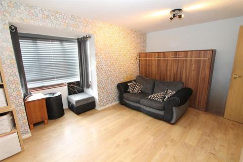 Studio for sale, Foxglove Way, Wallington SM6