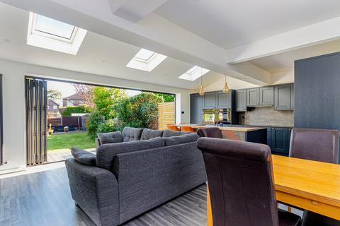 4 Aldermere Crescent, Urmston, Manchester, M41 8UF