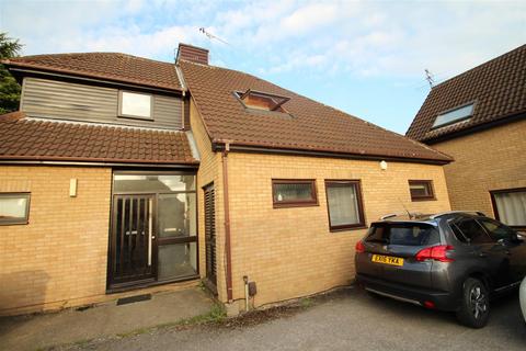 2 bedroom flat to rent, Hales Park, Hemel Hempstead