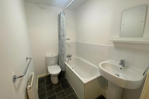 2 bedroom apartment to rent, Moss Street, Salford