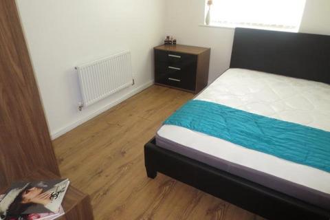 2 bedroom apartment to rent, Moss Street, Salford