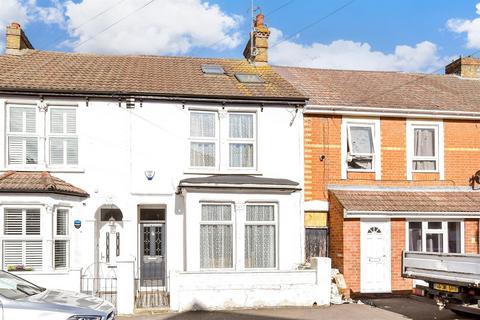 5 bedroom terraced house for sale, Victoria Road, Chatham, Kent