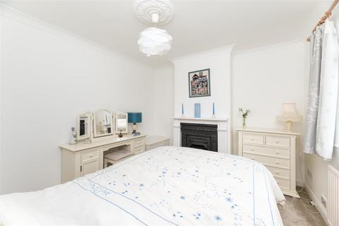 34 The Oval, Otley, LS21 2EE