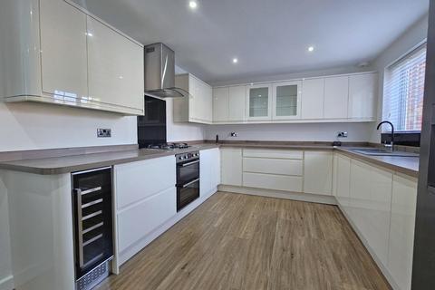 4 bedroom detached house to rent, Woodlands, Grange Park, Northampton NN4