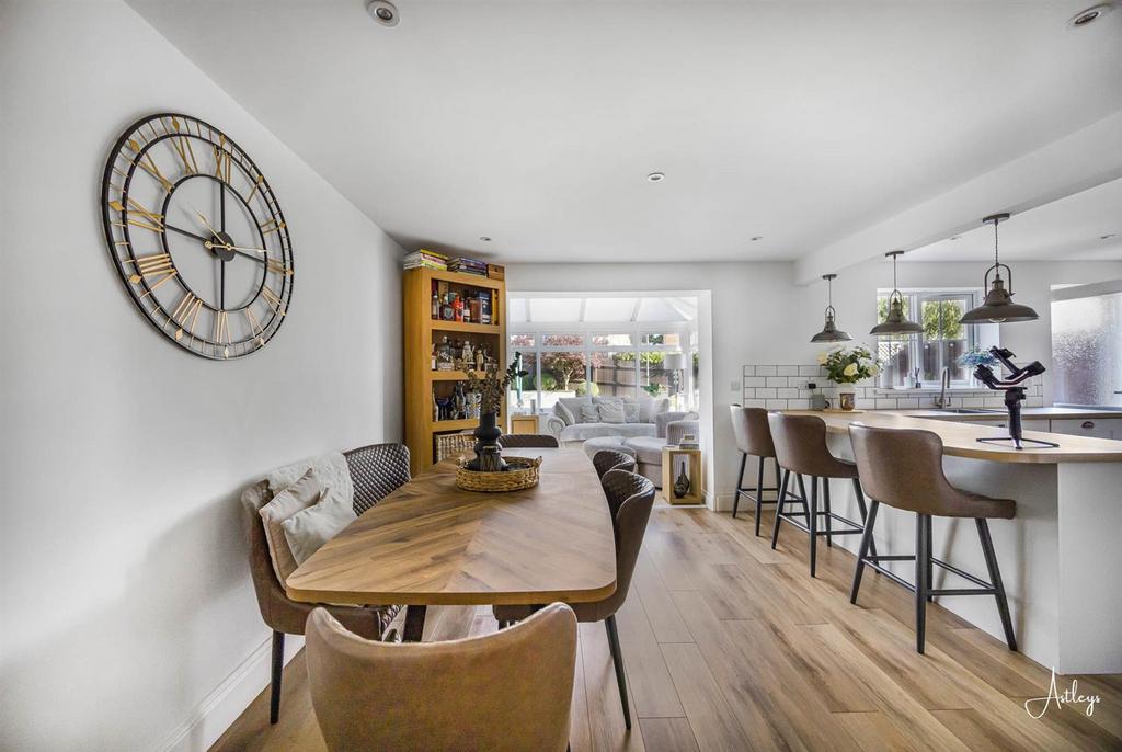 Open plan kitchen/dining room