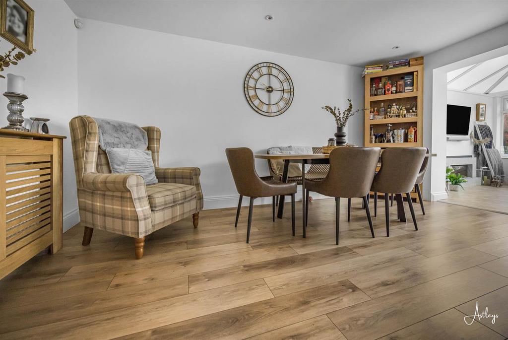 Open plan kitchen/dining room