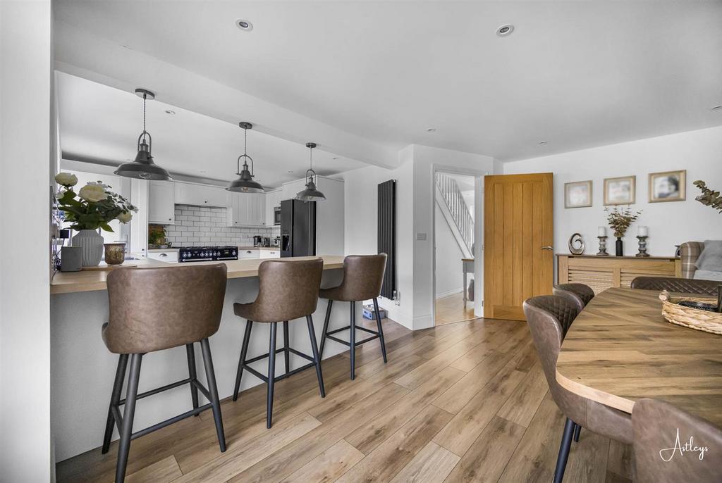 Open plan kitchen/dining room