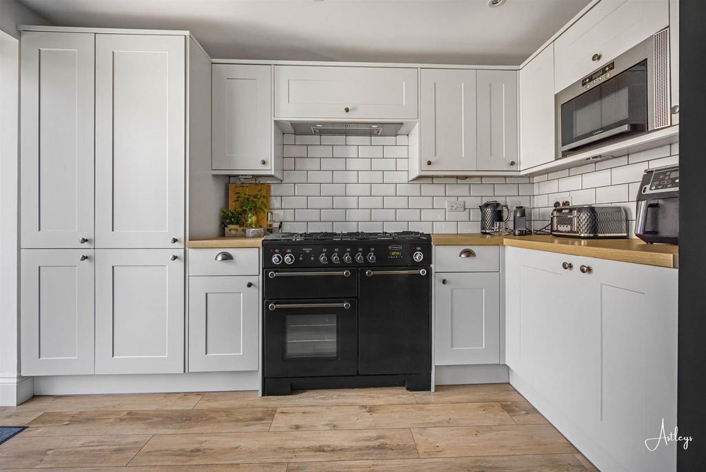 Open plan kitchen/dining room